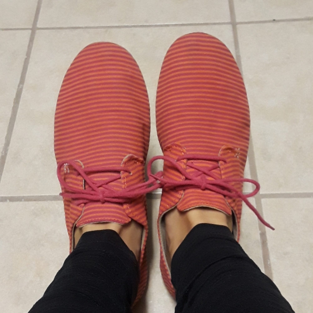 Sanuk Women's Size 8 Oxford Tie Shoe